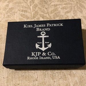 Paddle bracelet, shark, oat, NWT